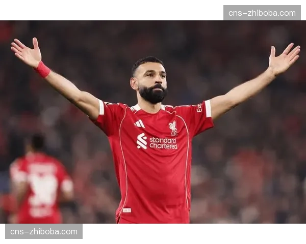 训练图集：利物浦重点演练萨拉赫与阿诺德在右肋部的套边配合